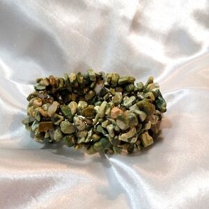 Multi tone green stretch bracelet